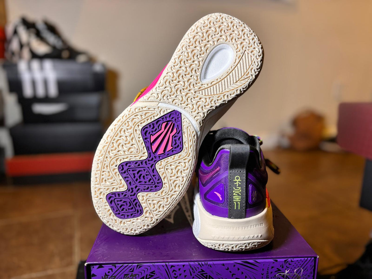 Kyrie Irving - ANTA KAI 1 "Artist On Court "
